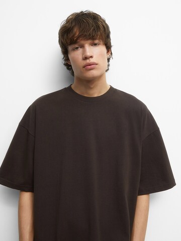 Tricou de la Pull&Bear pe maro