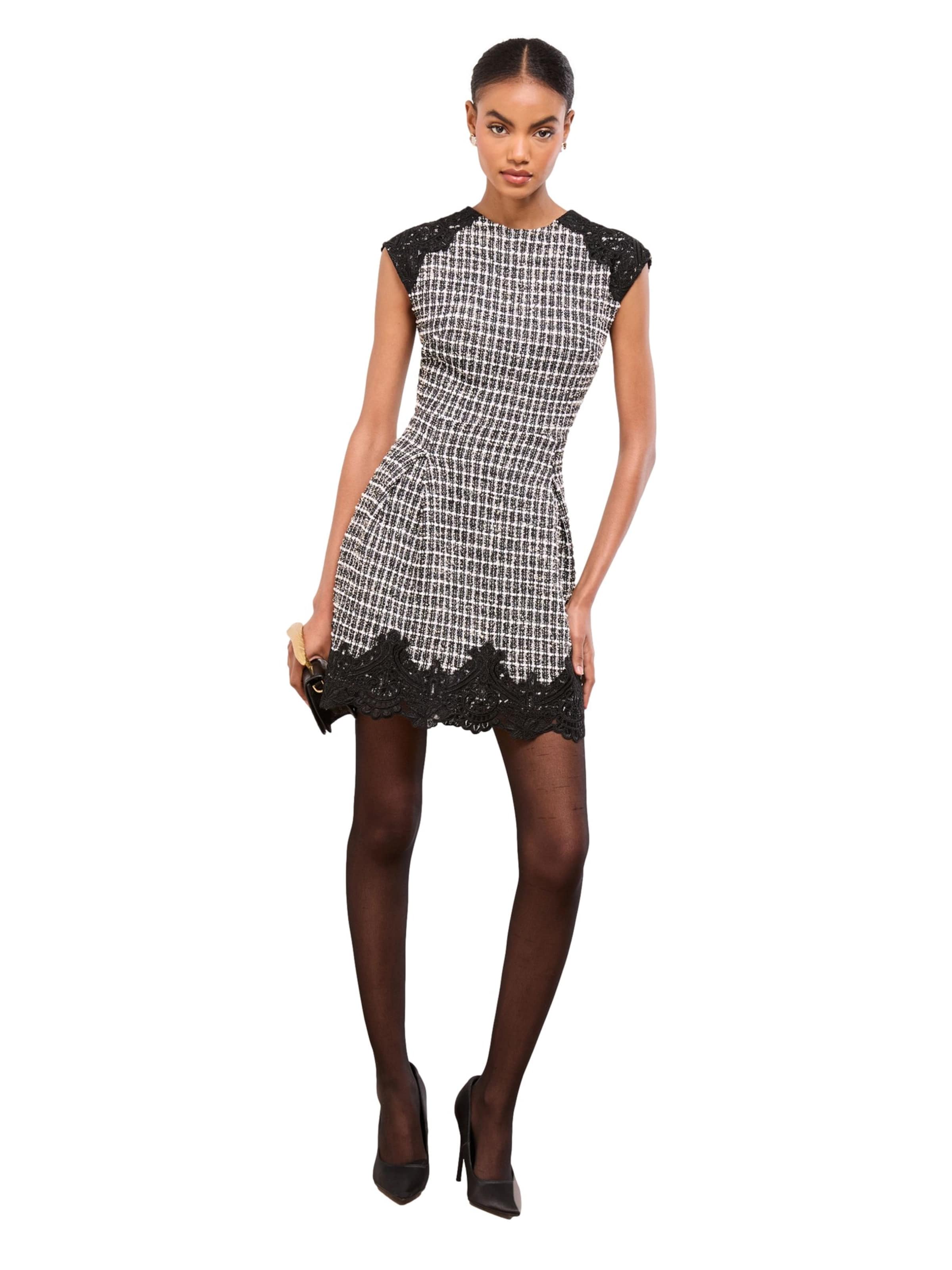 Rochie de la Lipsy pe negru: față