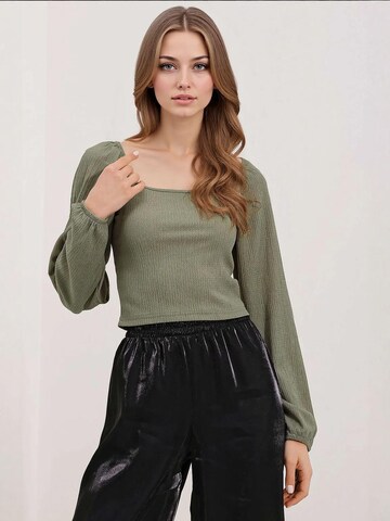 Bigdart - Blusa em verde: frente