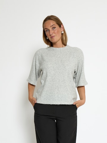 Peppercorn Pullover 'Kate' in Grau: Vorderseite
