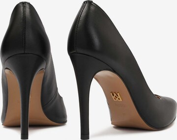 Kazar Pumps in Black