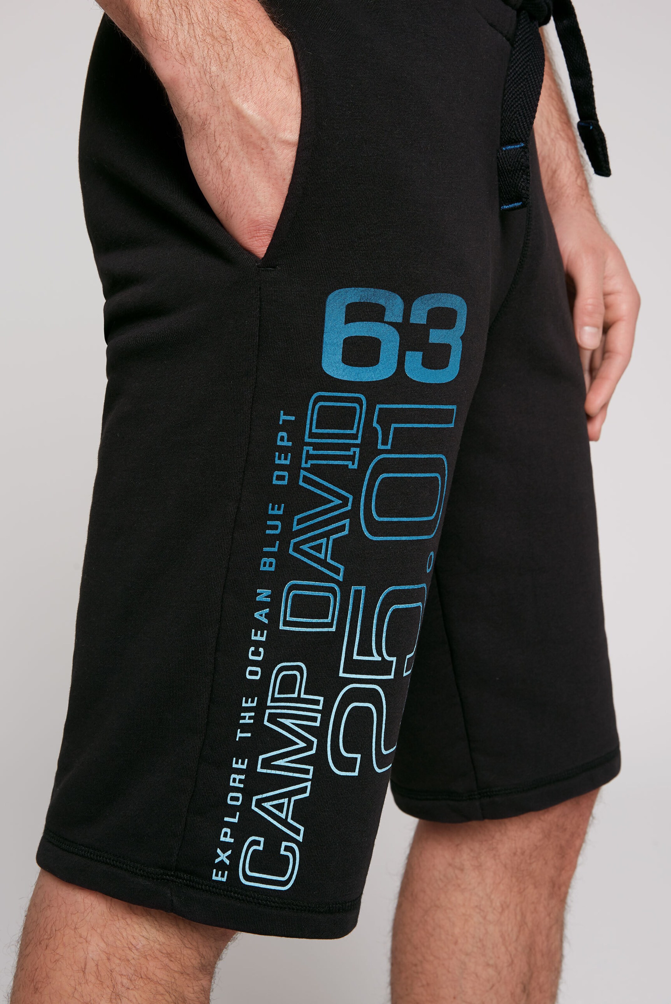 Männer Hosen CAMP DAVID Sweatshorts mit Colour Print in Schwarz - EJ71529 Männer Hosen CAMP DAVID Sweatshorts mit Colour Print in Schwarz - EJ71529