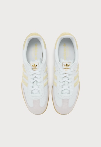 balts ADIDAS ORIGINALS Zemie brīvā laika apavi 'SAMBA'