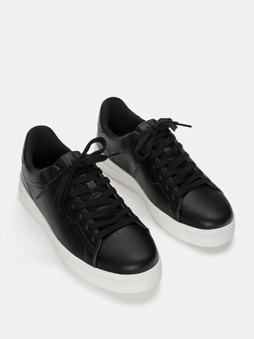 Sneaker bassa di Pull&Bear in nero
