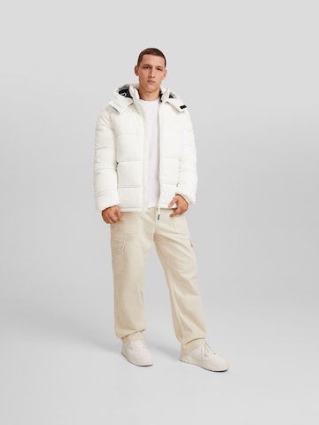 Bershka Prehodna jakna | bela barva