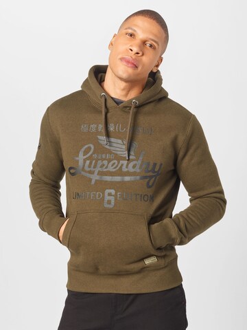 Superdry Tapered Sweatshirt 'Military' in Groen: voorkant