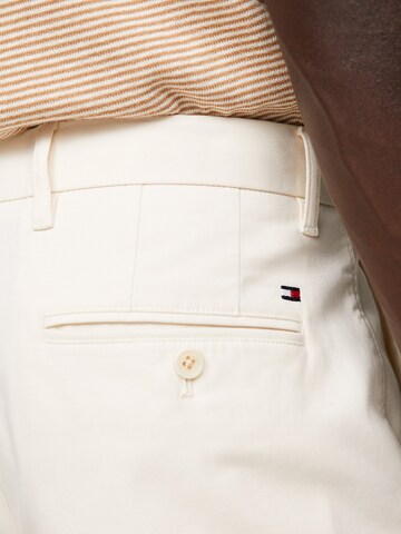 Coupe slim Pantalon chino '1985' TOMMY HILFIGER en beige