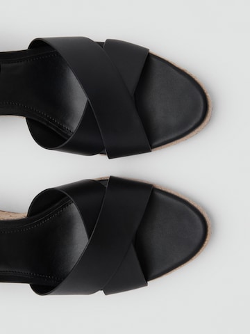 MANGO Sandale 'Pati' in Schwarz