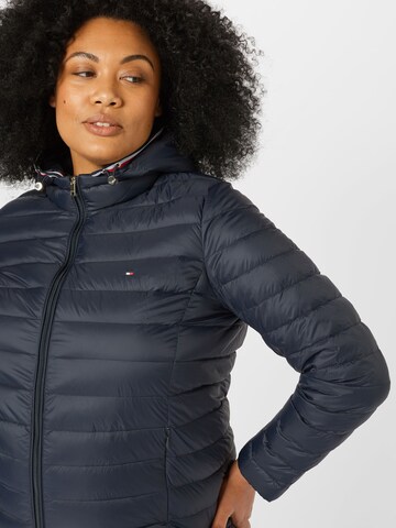 Veste mi-saison Tommy Hilfiger Curve en bleu