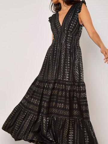 Apricot - Vestido en negro