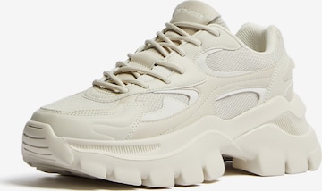 Bershka Sneakers laag in Beige: voorkant