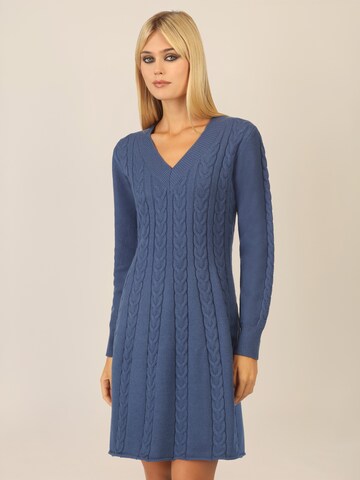 APART Knitted dress in Blue: front