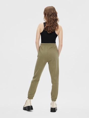 PIECES Tapered Pants 'Chilli' in Green