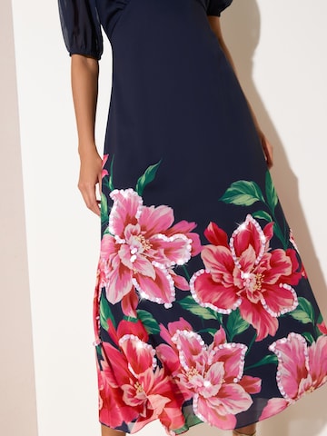 Friends Like These Рокля в синьо