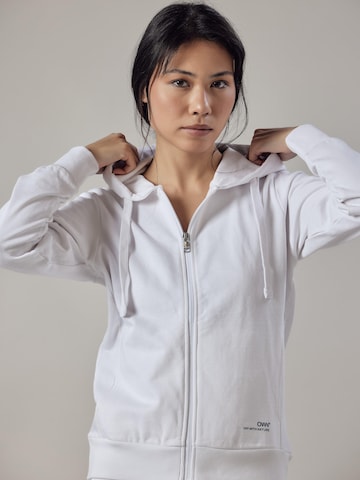 Felpa 'Felpa con Cappuccio e Zip' di OWN Off With Nature in bianco