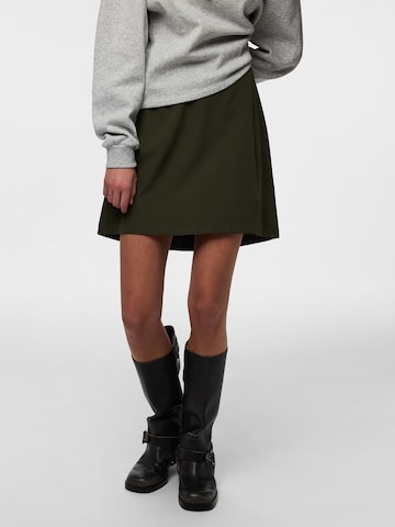 Fustă 'PCBOZZY' de la PIECES pe verde: față