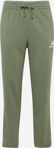 Effilé Pantalon 'Essentials' new balance en vert : devant