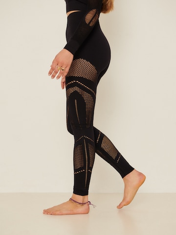 ABOUT YOU x Sofia Tsakiridou Skinny Leggings 'Nia' in Black