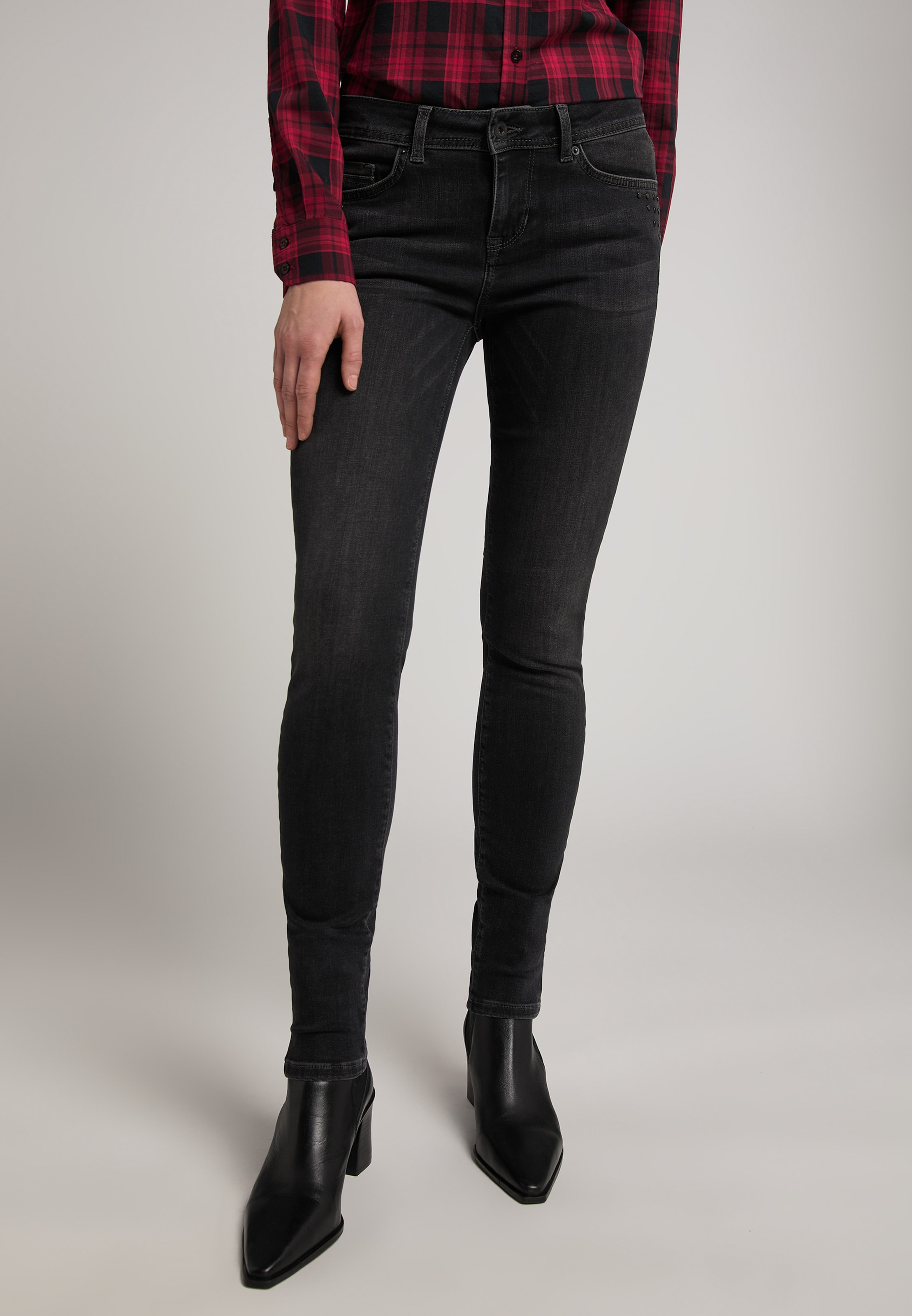Frauen Jeans MUSTANG Jeggings 'Jasmin' in Schwarz - DI30894 Frauen Jeans MUSTANG Jeggings 'Jasmin' in Schwarz - DI30894