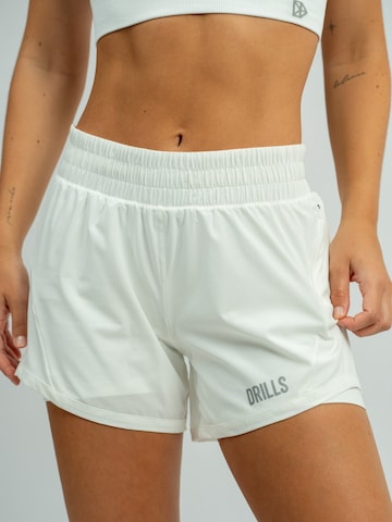 DRILLS Apparel Sporthose 'XFUNCTION 2-in-1 Shorts'‌‌‌‌‌ in Weiß