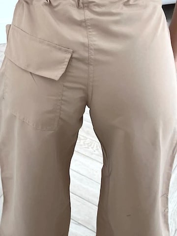 Worldclassca Regular Cargo Pants 'Damen Cargo Hose Parachut' in Beige