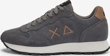 Baskets basses 'Tom' SUN68 en gris : devant