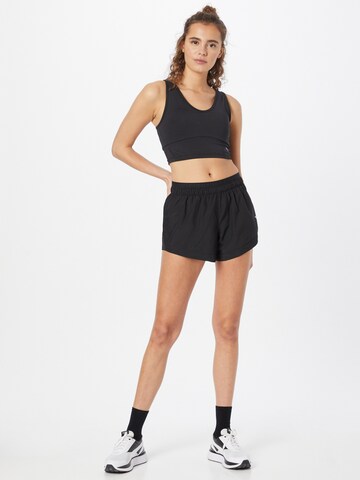 PUMA Regular Sportshorts in Schwarz