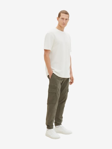 TOM TAILOR - Tapered Calças cargo em verde