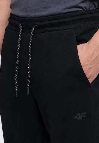 4F - Tapered Pantalón deportivo 'TROUSERS' en negro