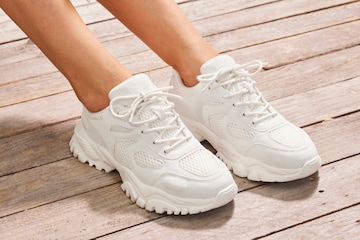 Elbsand Sneakers in White: front