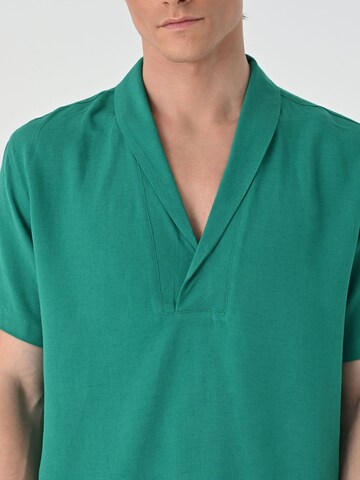 Tricou de la Antioch pe verde