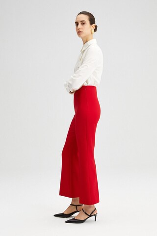 Touche Prive Boot cut Pleated Pants in Red