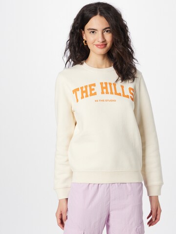 92 The Studio Sweatshirt in Beige: predná strana