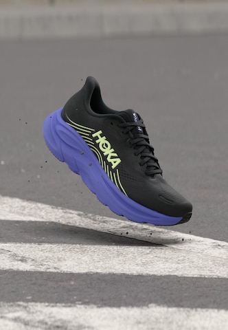 Chaussure de course 'Clifton 11' HOKA en noir