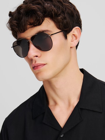 Karl Lagerfeld Солнцезащитные очки ' SONNENBRILLE MIT KARL-LOGO ' в Черный: спереди