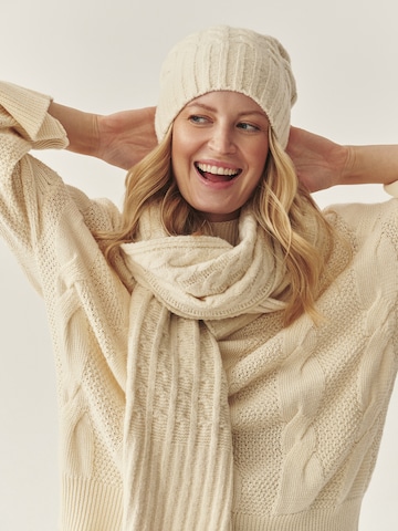 TATUUM Beanie in White: front