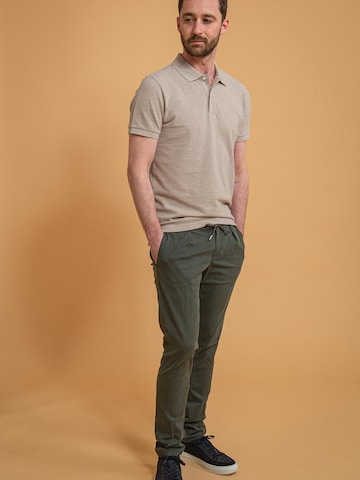Profuomo Slim fit Chino trousers in Green: front