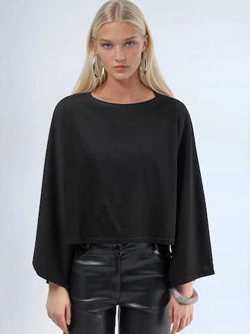 Busem - Blusa em preto: frente