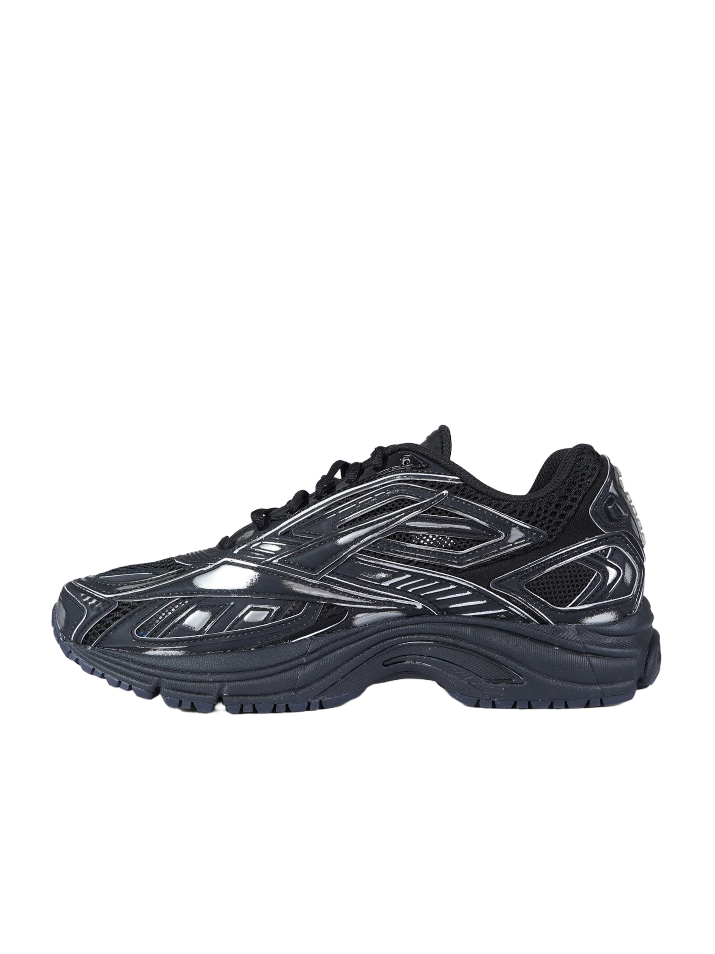 Baskets basses Reebok en noir : devant
