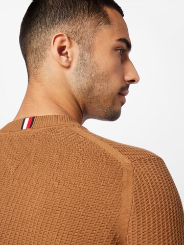 TOMMY HILFIGER Sweter w kolorze brązowy