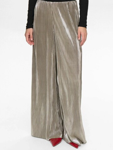 NÜMPH Loosefit Housut ' NUJIVA ' värissä beige: etupuoli