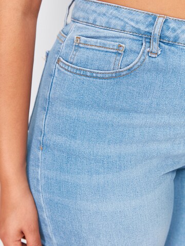 Regular Jean Trendyol Curve en bleu