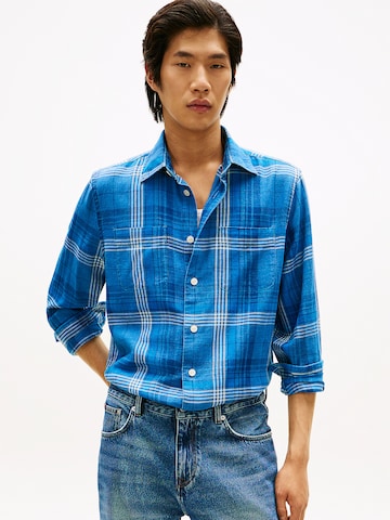 Coupe regular Chemise TOMMY HILFIGER en bleu : devant