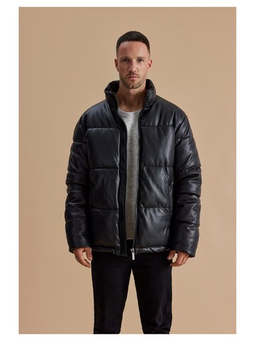 DAN FOX APPAREL Jacke 'Marlon' in Schwarz: predná strana