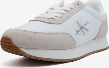 Baskets basses 'Retro Runner' Calvin Klein Jeans en blanc : devant