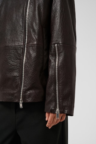 SOAKED IN LUXURY Between-season jacket in Brown