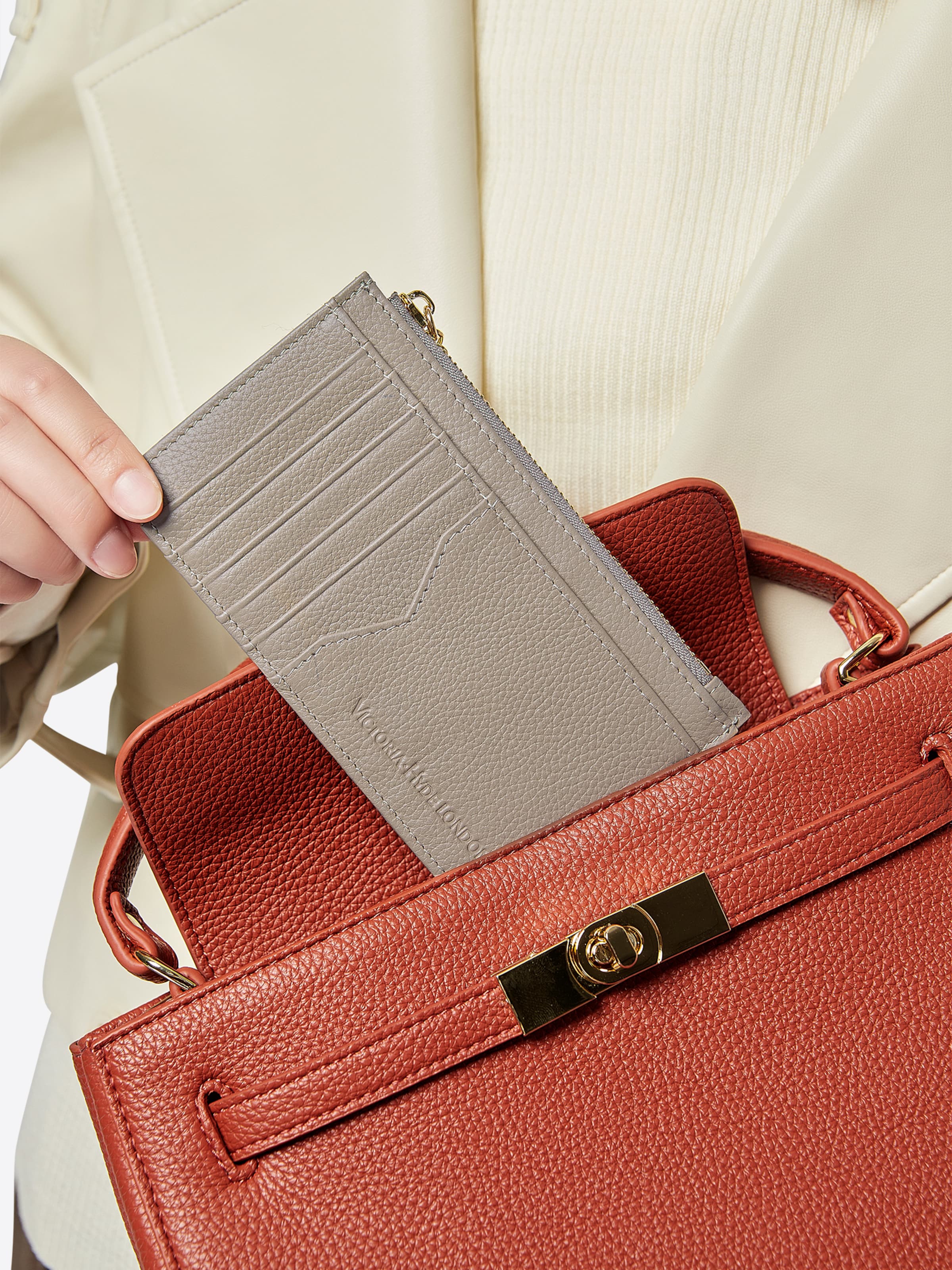 Victoria Hyde Kukkaro 'Amilie' värissä harmaa