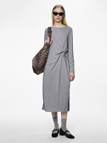 Robe 'PCAnora' PIECES en gris