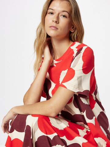 Marimekko Mekko 'Petrun' värissä punainen