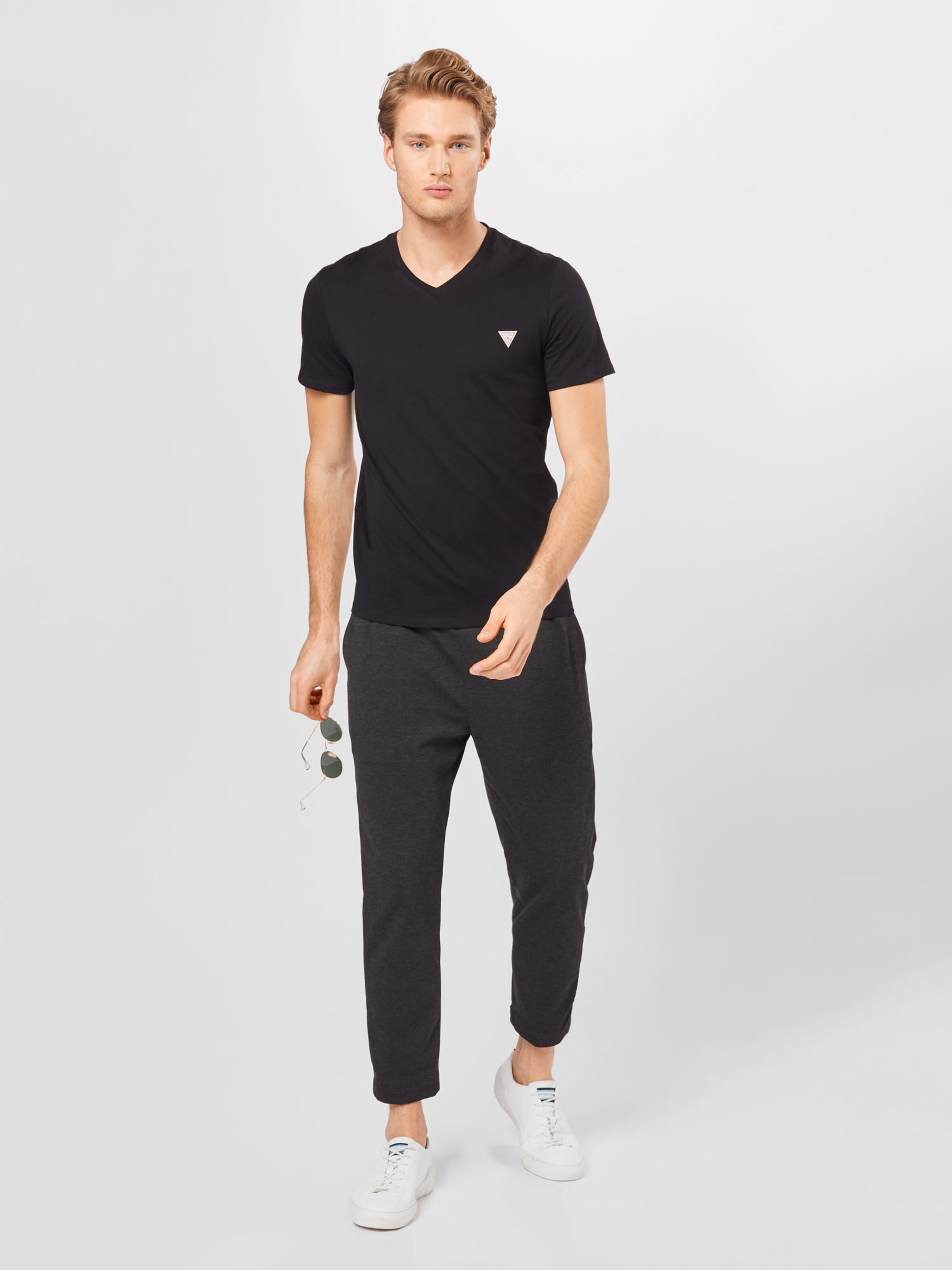 Männer Shirts GUESS T-Shirt in Schwarz - MG02725 Männer Shirts GUESS T-Shirt in Schwarz - MG02725